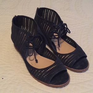 Navy leather Vince Camuto (8.5) sandals